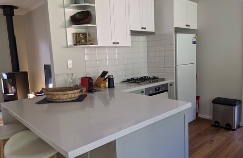 Pearl Beach House | "Tree Breeze, on the sunny side of the street"