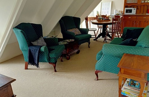 Clagiraba House | Tree Change Escape 4bed $M Gold Coast Skyline Views, Tranquil, Cozy, Convenient