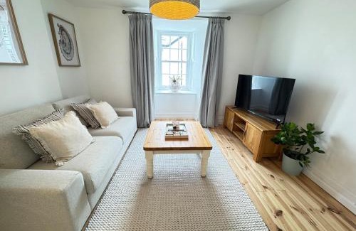 Stratton House | Tree Hill Cottage, Sleeps 4, Stratton, Bude