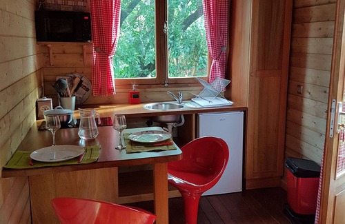 Sainte-Suzanne Cottage | Tree house in a litchi