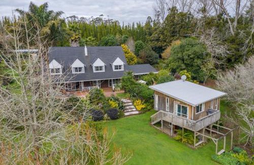 Pakaraka Ski Chalet | Tree Top Cabin树上小木屋Bay of islands, Paihia