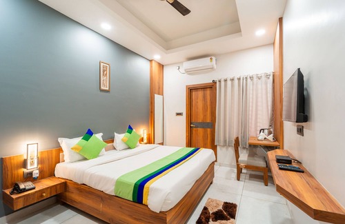 Bhopal Hotel | Treebo Lake City