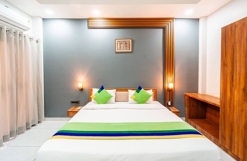 Bhopal Hotel | Treebo Lake City