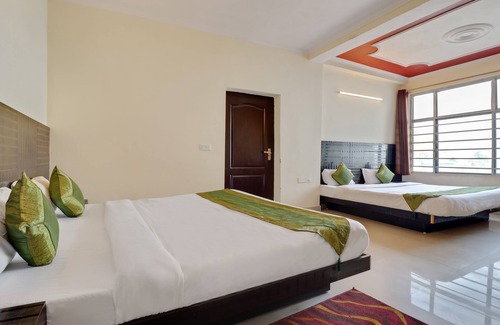 The Mall Road Hotel | Treebo Mayur, Mall Road