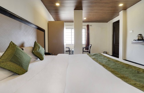 The Mall Road Hotel | Treebo Mayur, Mall Road