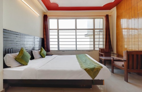 The Mall Road Hotel | Treebo Mayur, Mall Road