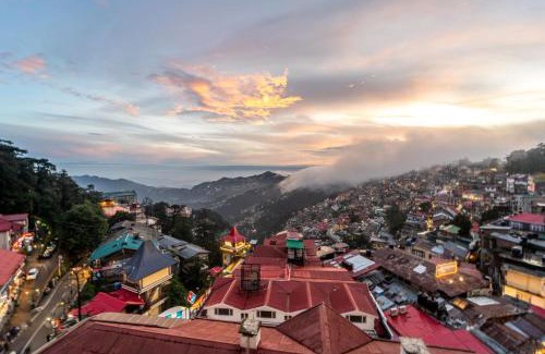 Bemloi Hotel | Treebo Premium Bridge View Regency, Mall Road