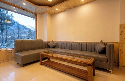 Burwa Hotel | Treebo Premium Silverstone Resort With Mountain Valley View