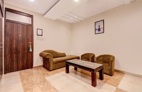 Alambagh Hotel | Treebo Riddhi Paradise - 15 mins from Airport