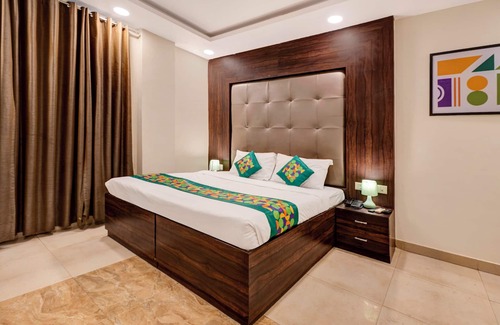 Alambagh Hotel | Treebo Riddhi Paradise - 15 mins from Airport