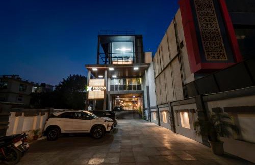 Alambagh Hotel | Treebo Riddhi Paradise - 15 mins from Airport