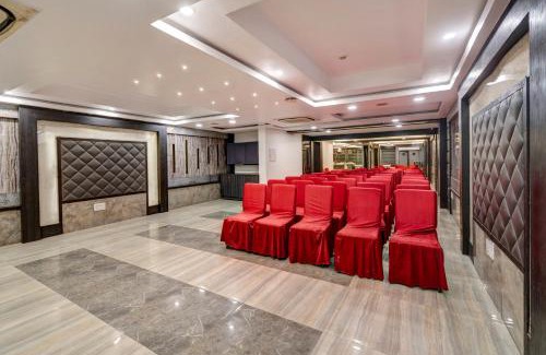 Alambagh Hotel | Treebo Riddhi Paradise - 15 mins from Airport