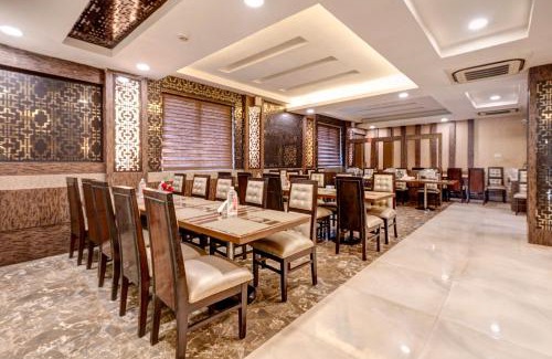 Alambagh Hotel | Treebo Riddhi Paradise - 15 mins from Airport