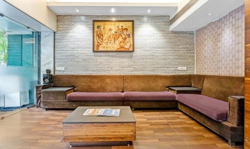 Shivajinagar Hotel | Treebo Sahara Shivaji Nagar