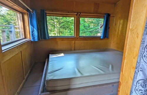 Saint-Faustin-Lac-Carre House | Treehouse #02 (Lakefront)