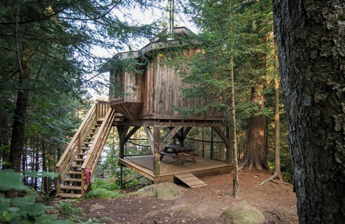 Saint-Faustin-Lac-Carre House | Treehouse #04 (Lakefront)