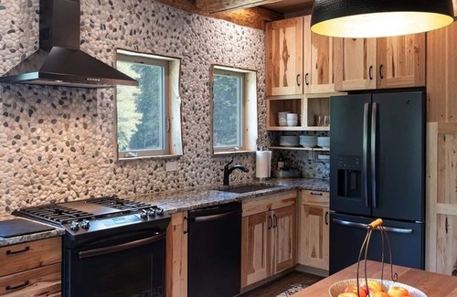 Breckenridge House | Treehouse Lodge-Featured in Thrillist Magazine and on Fox "American Dream Home"