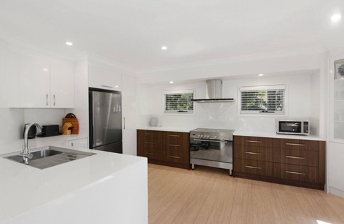 Macmasters Beach House | Treehouse on Stone - House and Private Guest Suite