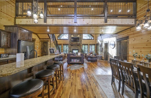 Broken Bow Cabin | Treehouse View- Secluded Luxury Cabin w/Game Room + Hot Tub + Creek