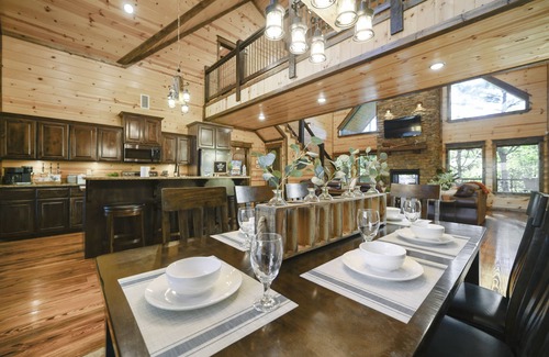 Broken Bow Cabin | Treehouse View- Secluded Luxury Cabin w/Game Room + Hot Tub + Creek