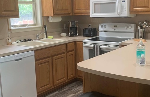 Branson West Condo | Treetop Escape- NO stairs. Right by Silver Dollar City