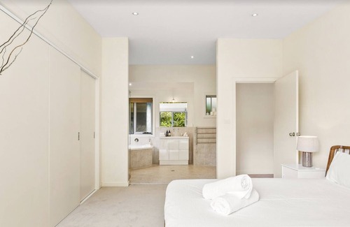 North Avoca House | Treetop house in North Avoca - 3 mins to beach