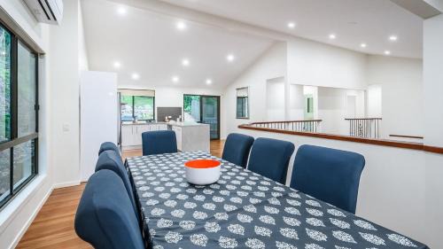 Hardys Bay House | 'Treetops On The Bay - Water Views' by HolidayCo
