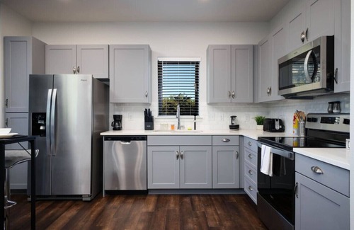 Near East Side Apartment | Trendy 2BR w/Gym, Parking Near Rvrwalk & Dome
