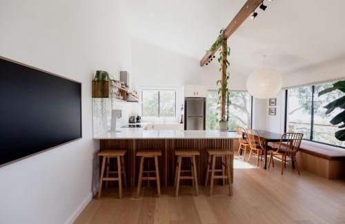 West Hobart Apartment | Trendy apartment in the heart of West Hobart