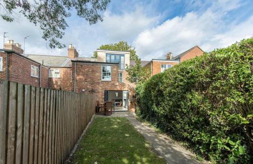 Oxford House | Trendy Terraced House in Central Oxford