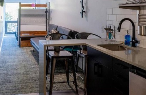 Silverthorne Hotel | Trendy Urban Escape – Boutique Hotel Feel with Walkable Access to Hotspots