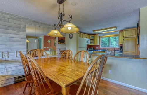 Sugar Mountain Condo | Tri-level Sugar Mountain townhouse next to slopes w/open floor plan & balcony