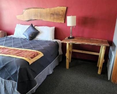 Dickeyville Hotel | Tri-State Wood Inn