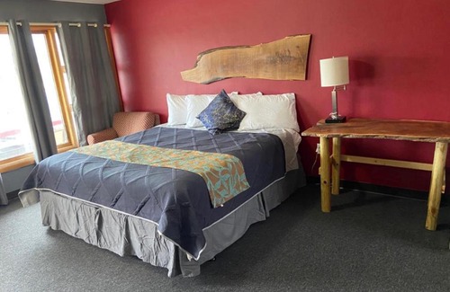 Dickeyville Hotel | Tri-State Wood Inn