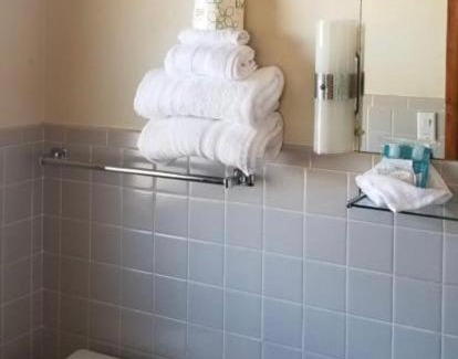 Dickeyville Hotel | Tri-State Wood Inn