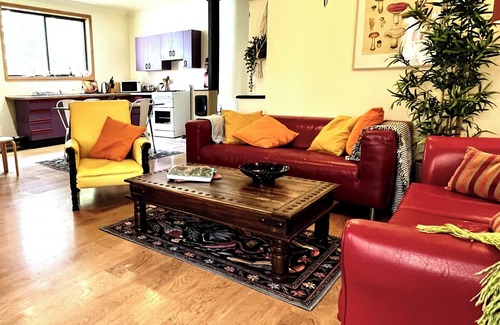 Cockatoo Cottage | Trickle Hill - enjoy bush, wine and relaxation on a hidden farm