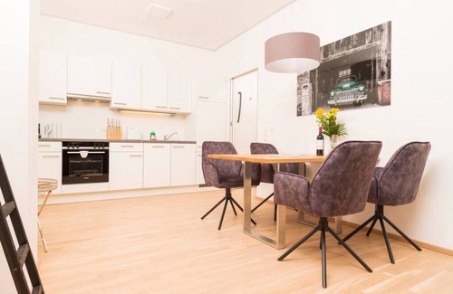 Erdberg Apartment | Triiiple Tower Apartments with Summer-Rooftop-Pool