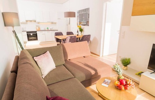 Erdberg Apartment | Triiiple Tower Apartments with Summer-Rooftop-Pool