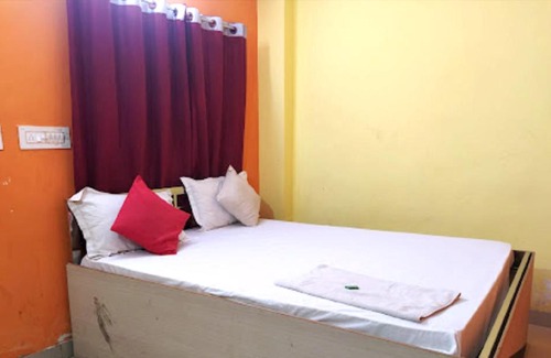 Tarapith Hotel | Trinayani Stay - 3 min Walk to Temple