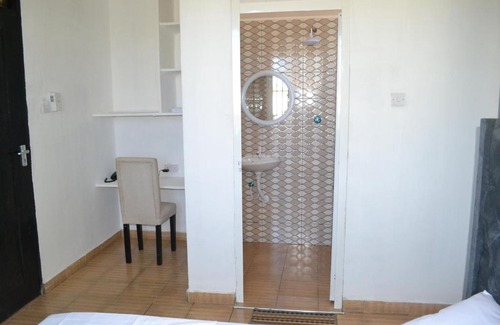 Dar es Salaam Bed & Breakfast | Triple G Inn & Pub