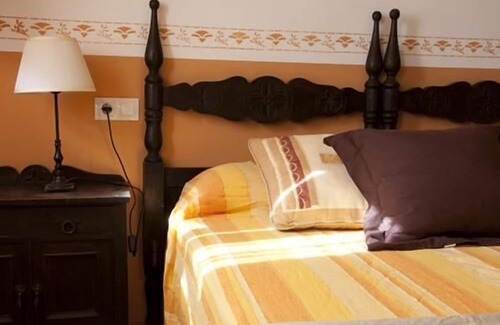 Ejulve House | Triple room-Private Bathroom-Mountain view-Verde