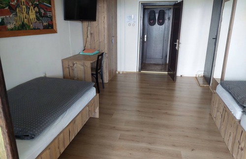 Hrastnik House | Triple Room with Balcony at Planinski Dom Gore