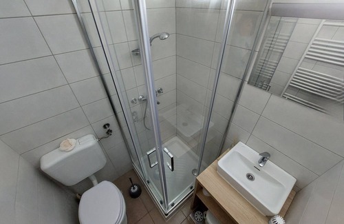 Hrastnik House | Triple Room with Balcony at Planinski Dom Gore