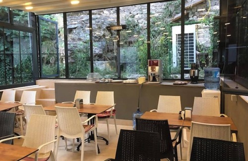 Sultanahmet Apartment | Triple Room with Garden Viewn