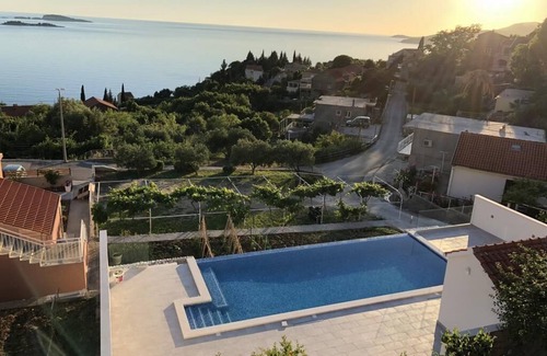 Plat House | Triple sea/pool view apartmant on the ground floor