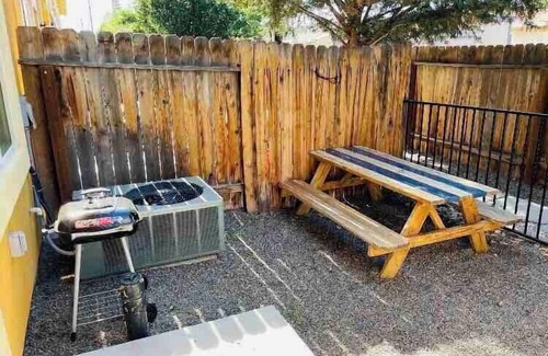 Reno House | Triplex Townhouse/6 Bd & 6 Baths/9TVs/sleeps17/9ABC