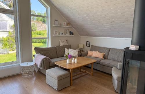 Risor House | Trivelig Feriehus Leilighet, Risør, Sørlandet med tilgang til båt