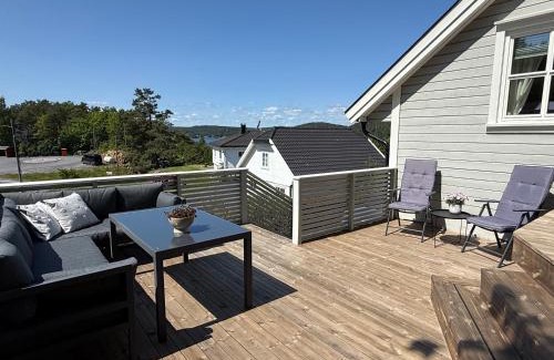 Risor House | Trivelig Feriehus Leilighet, Risør, Sørlandet med tilgang til båt