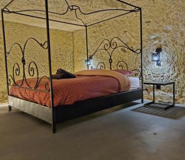 Saint-Etienne-de-Chigny Apartment | Troglodyte Loft