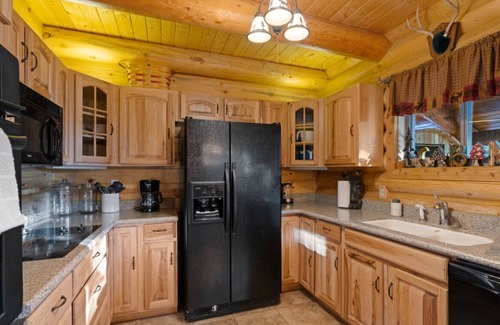 Duck Creek Village Cabin | Trophy Room Retreat - Large Lodge Sleeps up to 15